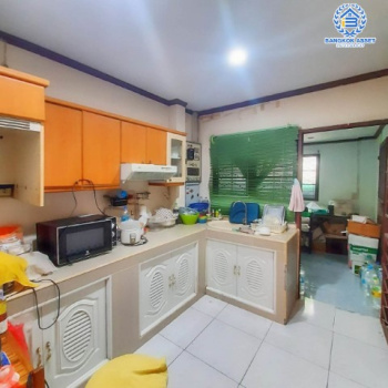 *****บ้านเดี่ยวมือสองย่านนนทบุรี ม.ชลลดา บางบัวทอง เนื้อที่กว้างขวางมากถึง 83 ตร.ว. ฟังก์ชัน 5 ห้องนอน 4 ห้องน้ำ ที่จอดรถ 4 คัน จากแบรนด์ L&H ฟรี! เครื่องปรับอากาศ 6 เครื่อง บ้านกว้าง พื้นที่ใช้สอยเยอะ ตั้งอยู่บนทำเลแห่งการเดินทาง ใกล้รถไฟฟ้าสายสีม่วง "สถานีบางพลู" และจุดขึ้นทางด่วน "งามวงศ์วาน" จองเลย!